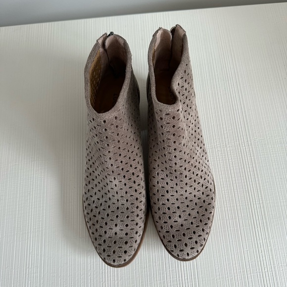 Lucky Brand suede boots size 7.5 - Picture 3 of 4